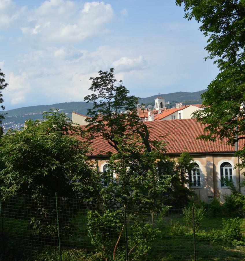 Casa Vacanze All'Angolo Trieste Exterior photo